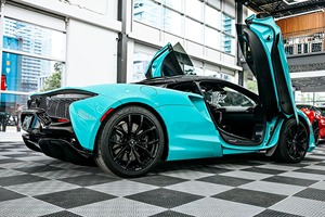 McLaren Artura 2023 certifiée, propre et en bon état, voiture de luxe d'occasion haut de gamme - Product Image 4