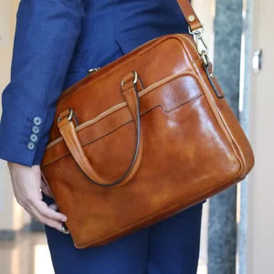 Maletín marrón de cuero genuino para hombre con accesorio elegante de cuero genuino para computadora portátil - Product Image 1