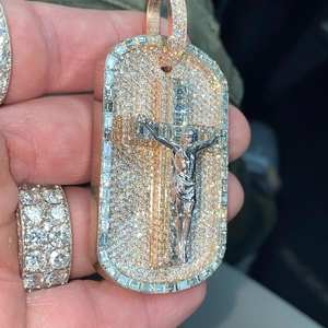 Collar con Colgante de Cruz Personalizado en Plata 925 con Moissanita, Estilo Oficina/Carrera, Chapado en Oro con Certificación IGI, Perfecto para Mujer - Product Image 4