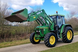 Tractor Agrícola de 120HP JOHN DEERE 1204 - Product Image 2