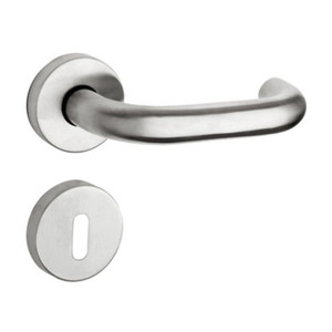MANIGLIA "L101" INOX SATINATO ROSETTA /BOCCH.PATENT - Product Image 1