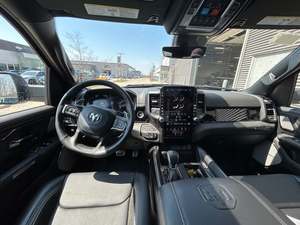 รถกระบะ RAM 1500 Power Crew Cab 4WD ปี 2025 สภาพดีมาก เครื่องยนต์ V8 ขนาด 6.1-8 ลิตร เกียร์อัตโนมัติ เบาะหนัง กล้องมองหลัง 360 องศา - Product Image 6