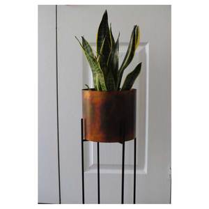 Jardinière décorative en métal avec finition antique parfaite pour une utilisation intérieure et extérieure dans les jardins, les patios, les balcons et les maisons - Product Image 3