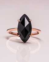 Bague de fiançailles cocktail SHIVPATH classique en or rose massif 14 carats avec moissanite noire taille marquise, design unique et sertissage en canal