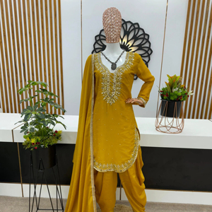 Nouvelle Collection Festival Robe en tissu de soie fantaisie avec séquence de broderie lourde ensemble Dupatta entièrement cousu prêt à porter - Product Image 1