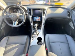 INFINITI Q50 Luxe AWD 2024 Bleu Frais, Occasion avec Toit Ouvrant, Pack Exécutif, Démarrage à Distance, Sièges en Cuir, Boîte Automatique, Jantes en Alliage - Product Image 3