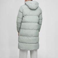 Doudoune longue en polyester OEM/ODM 100% pour hommes, veste d'hiver à capuche rembourrée et à fermeture éclair complète avec logo brodé personnalisé