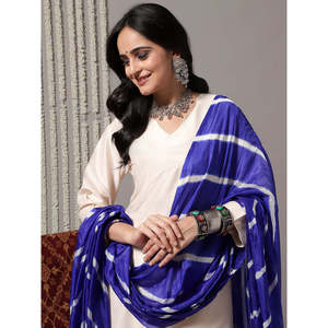 ชุดคุร์ตะทรงตรงคอวีผ้าเครปสำหรับผู้หญิง พร้อมกางเกงและผ้าคลุมไหล่ - Product Image 2