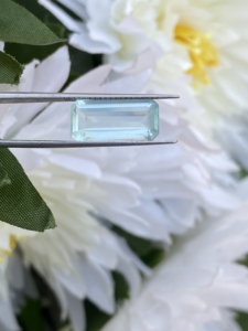 Collar de cuentas blancas de corte esmeralda octogonal largo de Aguamarina Natural de 3,85 quilates que hace una increíble joyería facetada de Aguamarina facetada - Product Image 6