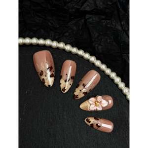 Ongles press-on Golden Leopard Muse : Design élégant et accrocheur - Product Image 4