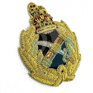 Badges à coudre brodés de conception personnalisée de haute qualité Épingle de sécurité en fil de lingot de style unique Décoration en cuir de style unique - Product Image 4