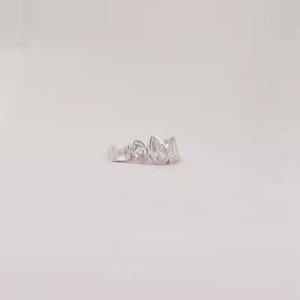 Anillo de compromiso y aniversario de oro real de 18k con corte princesa cultivado en laboratorio, engaste pavé y diseño moderno - Product Image 1