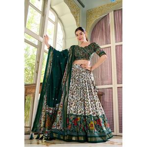 Dernier modèle de Lehenga Choli en soie de style gujarati pour Navratri, avec travail de miroirs et de Zari, style traditionnel, prêt à être expédié - Product Image 1