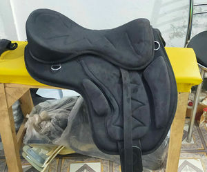 Nueva Silla de Montar para Caballo Freemax Sintética sin Árbol con Diseño ZigZag - Product Image 1