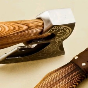 ขวานเหล็กกล้าคาร์บอนสูงแบบกำหนดเองสำหรับการตั้งแคมป์กลางแจ้ง ทำด้วยมือพร้อมด้ามไม้โรสวูด ปลอกหนังอย่างดี คุณภาพสูงสำหรับงาน DIY - Product Image 6