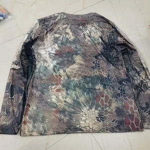 Camiseta de manga larga de camuflaje ajustada para hombre, poliéster elástico, malla transpirable, cuello redondo, estilo deportivo informal para invierno sólido - Product Image 3