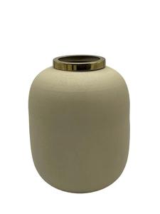 Vase à fleurs exquis en métal fait main avec des détails texturés audacieux pour un affichage floral antique classique dans des espaces vintage - Product Image 3