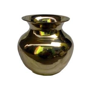 Lota ML de latón de alta calidad con acabado pulido brillante dorado para templos e iglesias para celebraciones de Diwali. - Product Image 1