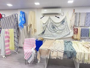 100% Cotton Fouta Pareo Shawl Customizable Vertical Woven Striped Designs Packaged in India Mumbai Summer Traditional Scarf - Product Image 2