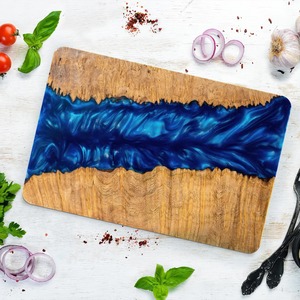 Tabla de Cortar de Resina Azul y Madera de Diseño, Elegante Tabla para Presentación en Mesa y Estilismo de Alimentos, Hecha a Mano en India - Product Image 1