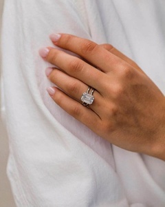 3.17CT Anillo de compromiso de moissanita de corte esmeralda Doble vástago Solitario Plata de Ley 925 Oro de 18 quilates VVS Claridad Sin níquel Moda - Product Image 6