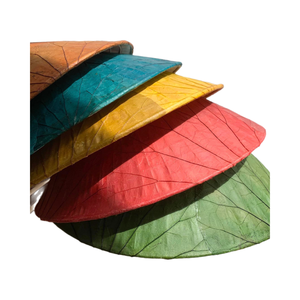 หมวกใบบัวทรงกรวยทำจากใบบัวเหมาะสำหรับการตกแต่งและป้องกันแสงแดด - Product Image 1