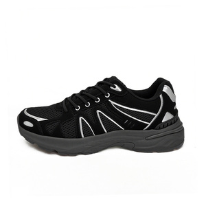 Jiaxin <span class=keywords><strong>Chaussures</strong></span> de sport en maille rétro personnalisées pour hommes et femmes <span class=keywords><strong>Chaussures</strong></span> de course plates et décontractées Modèle de <span class=keywords><strong>chaussures</strong></span> d'automne à semelles épaisses pour la marche douce - Product Image 2