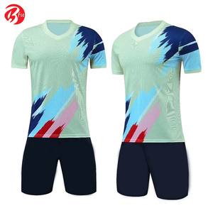 Vêtements de football 100% en polyester pour hommes Chemises et hauts à coupe automatisée de couleur unie pour vêtements de football pour adultes - Product Image 3