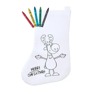 Chaussettes de Noël personnalisées à colorier avec des gadgets pour une décoration de fêtes sur mesure - Product Image 1