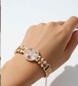 Bracelet élégant en or avec pierre pleine, design fantaisie, parfait pour les femmes, tenues de fête et célébrations spéciales - Product Image 4