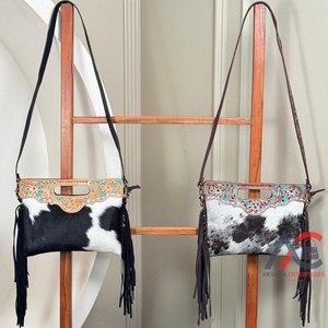 2025 dernière mode femmes sacs personnalisés usinés à la main en cuir de vachette sacs à main manipulés fermeture éclair bandoulière épaule frange sacs - Product Image 1