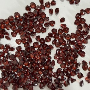 Coeur de grenat du Mozambique rouge foncé coupé 5mm 6mm pierre gemme en vrac pour la fabrication de bijoux - Product Image 5