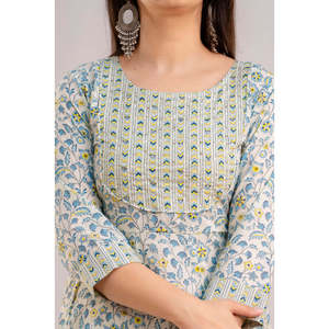 Kurta en mousseline de soie à imprimé floral pour femme avec manches trois quarts, pantalon blanc et ciel bleu et dupatta - Product Image 5