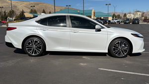 รถยนต์โตโยต้า Camry XLE Sedan ปี 2025 มือสอง ไมล์น้อย พร้อมส่ง - Product Image 6