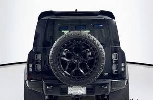 Land-Rover Defender 110 Carpathian Edition 2022 Usado en Perfecto Estado, 5.0L V8 Supercargado, Tracción en las Cuatro Ruedas, SUV de Lujo Todoterreno - Product Image 5