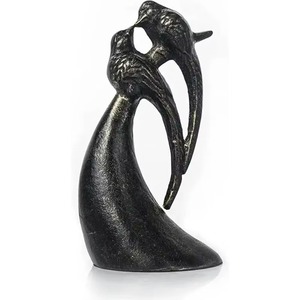 Esculturas de figuras íronicas de parejas que se besan capturan la expresión más íntima del amor en una forma artística atemporal. - Product Image 5