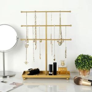 Porte-bijoux rotatif en métal au look novateur avec rangement à plusieurs niveaux pour une organisation efficace des bijoux - Product Image 1