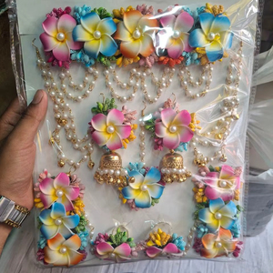 Venta al por mayor multicolor Plumeria nupcial Floral joyería conjunto hecho a mano Haldi Mehendi accesorios con perlas indio boda accesorio - Product Image 1