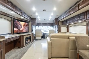 Vendedor Verificado, Autocaravana Usada T-H-O-R RV MOTOR COACH TUSCANY 45LT Modelo 2013 con Alto Rendimiento Disponible para la Venta - Product Image 3