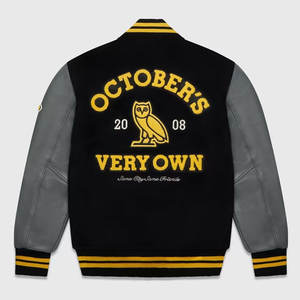 Chaqueta Varsity Informal con Capucha para Hombre, Verde y Negra, Bordada, Impermeable, Cortavientos, Mangas en Contraste, Cuello y Puños a Rayas, Dobladillo Cubierto - Product Image 2