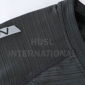 Camiseta de entrenamiento deportivo para gimnasio para hombre, ropa deportiva de baloncesto de compresión personalizada, tela de punto transpirable, ropa de entrenamiento muscular - Product Image 5