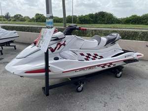 Moto Acuática Yamaha VX Limited HO 2022, Motor de 4 Tiempos, Color Blanco, 3 Plazas, con Altavoces Integrados, 226-300 HP - Product Image 4