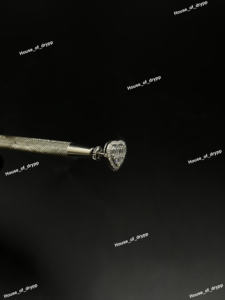 ต่างหูรูปหัวใจสีเงินประดับเพชรทรงบาแก็ตต์ ดีไซน์หรูหราสำหรับผู้หญิง สวมใส่ได้ทุกวัน เหมาะเป็นของขวัญ - Product Image 3