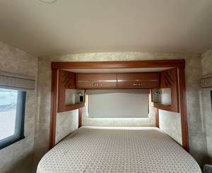 Moderno, impecable, usado, 2024, Thor Vegas-241, RV, autocaravana, disponible - Product Image 2