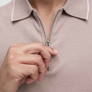 Chemises polo grande taille pour hommes Fournisseur de vêtements OEM Matériau tricoté en coton à manches courtes disponible en commandes en gros - Product Image 4