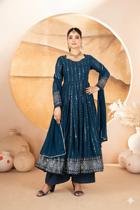 Ensemble Kurta Anarkali pour femmes Unity Luxure, en rayonne de qualité supérieure, imprimé avec du tissu métallisé, avec dupatta assorti, tenue ethnique de luxe pour les fêtes - Product Image 2