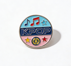Pin de metal esmaltado estilo fototarjeta de ídolo Kpop, insignia personalizada para fans - Product Image 2