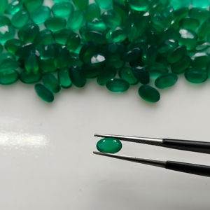 Ónice Verde Natural, Corte Ovalado de 6x4 mm, Piedra Preciosa Suelta de la Mejor Calidad para la Fabricación de Joyas - Product Image 1