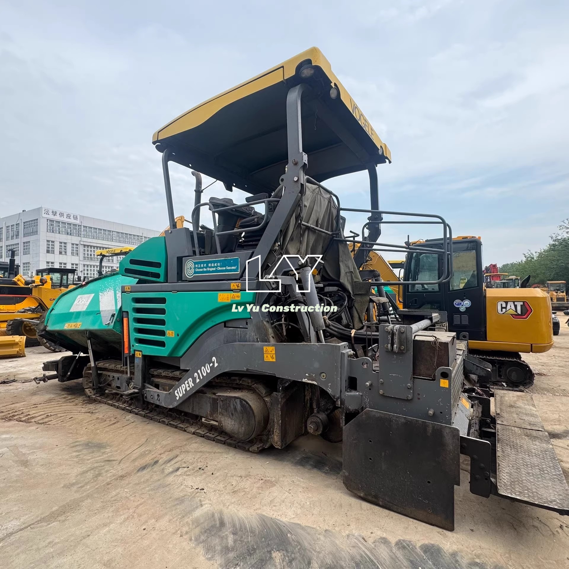 Vögele SUPER 2100-2 履帯式アスファルトフィニッシャー 日本及び東南アジア地域で初導入！！最新型大型アスファルト