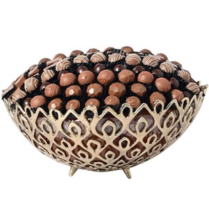 Elegantes cuencos para servir postres martillados en plata con dulces decorativos y detalles de chocolate, perfectos para bodas y celebraciones - Product Image 6